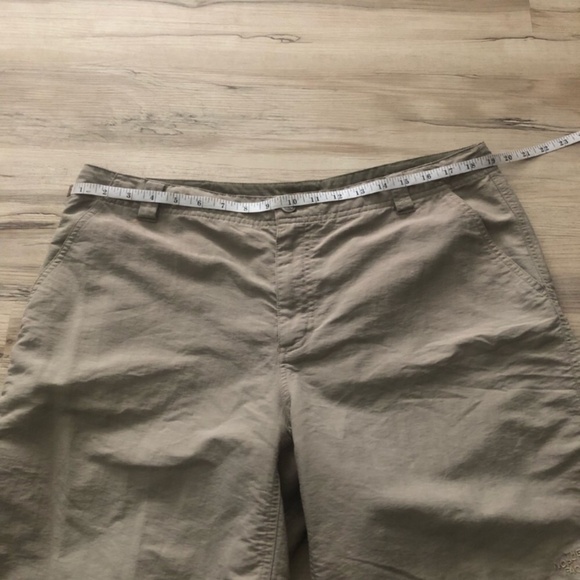 The North Face Women’s Khaki Cargo Shorts - Picture 8 of 9